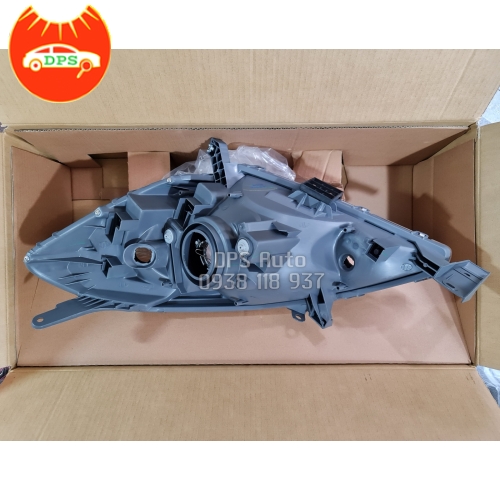 Đèn pha phải Toyota Innova 2006-2011 hiệu TYC 20259A56B