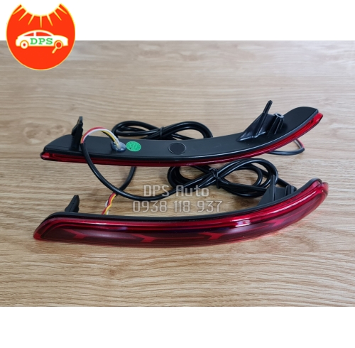 Đèn phản quang cản sau Toyota Innova 2016-2022 có led
